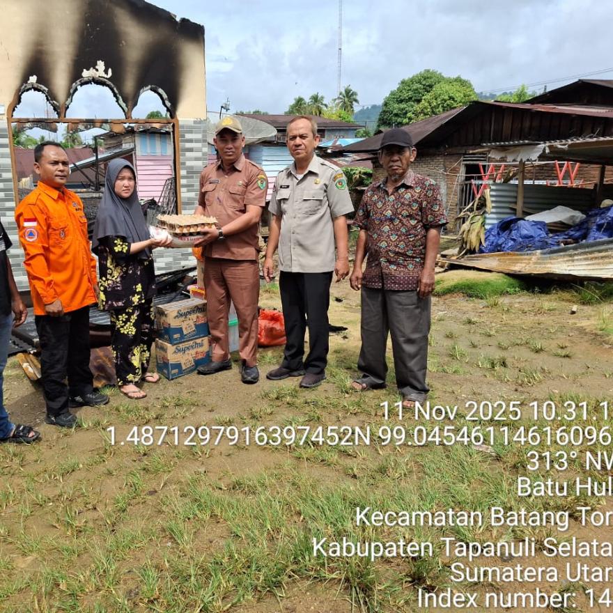 Pemkab Tapsel melalui Dinas Sosial dan BPBD memberikan Bantuan Korban Kebakaran  di Aek Pining