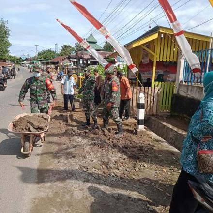 Album : Gotong royong massal di kelurahan Aekpining